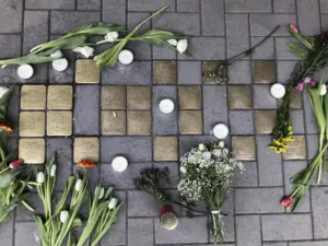 Stolpersteine für fünf ehemalige Schülerinnen der Kölner Königin-Luise-Schule